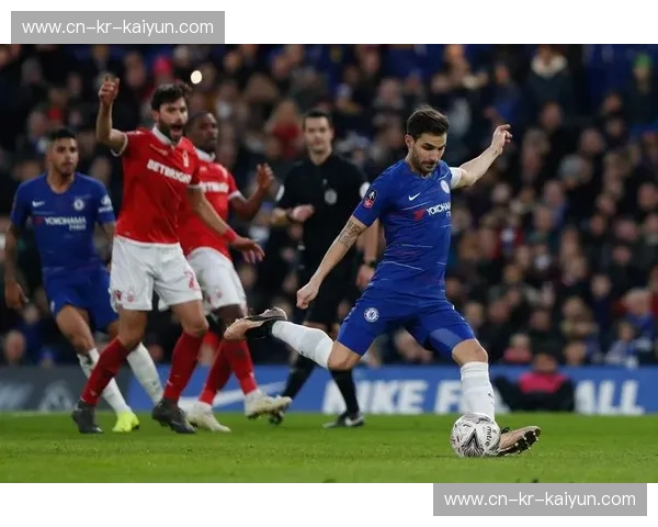 斯坦福桥的硝烟:切尔西与利物浦的宿命对决,蓝军能否捍卫主场荣光? 斯坦福桥的硝烟:切尔西与利物浦的宿命对决,蓝军能否捍卫主场荣光?